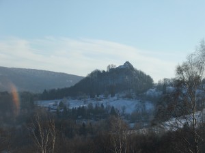 Výhled na zříceninu hradu Tolštejn.