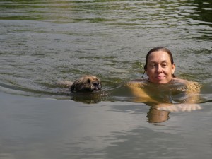 A Hyppi ráda s paničkou plave.